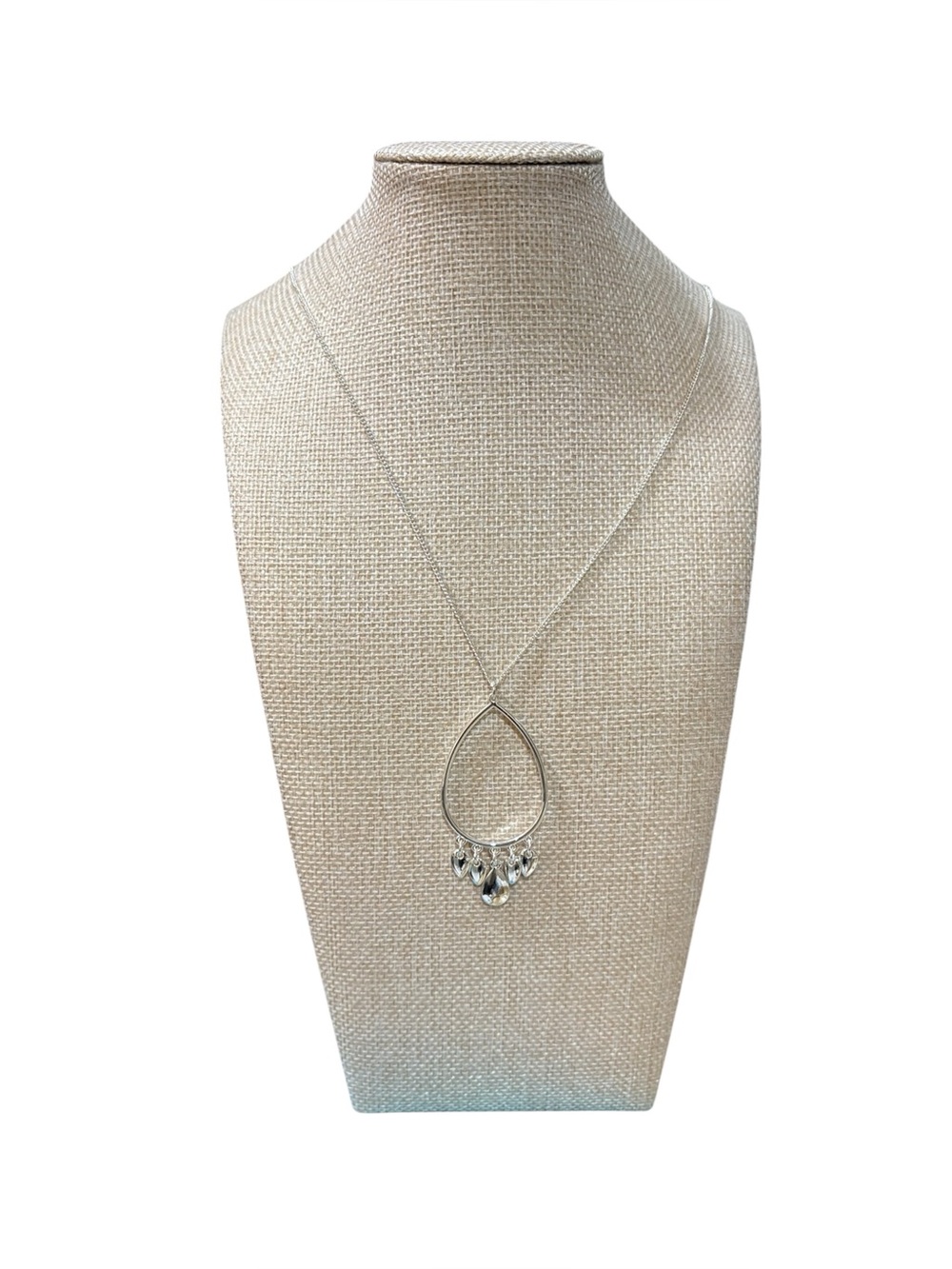 ⭐️Silver Teardrop Pendant Necklace - Lauren Conrad